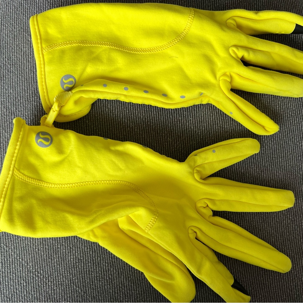 Lululemon run for it glove